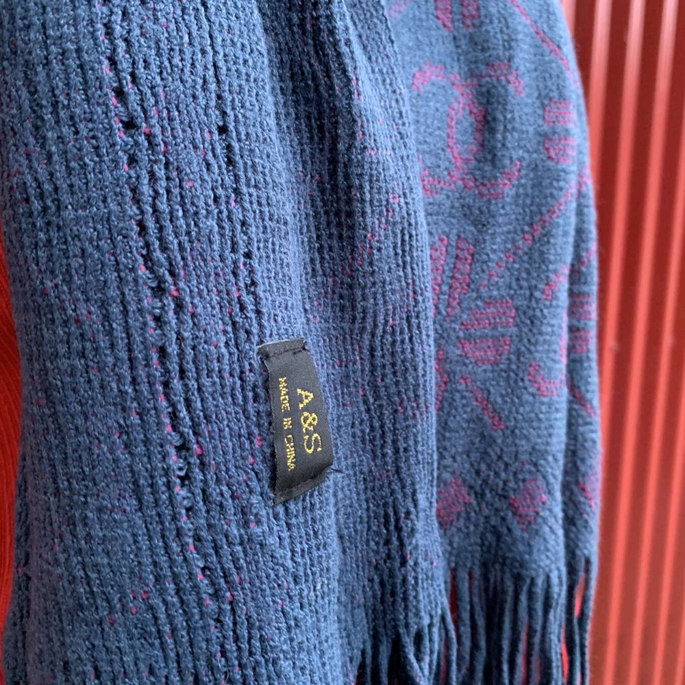 Blue Scarf With Pink Patterns - Picture 3 of 5
